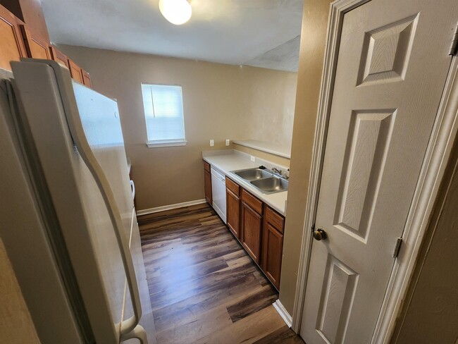 Building Photo - 2131 Wesley Ct