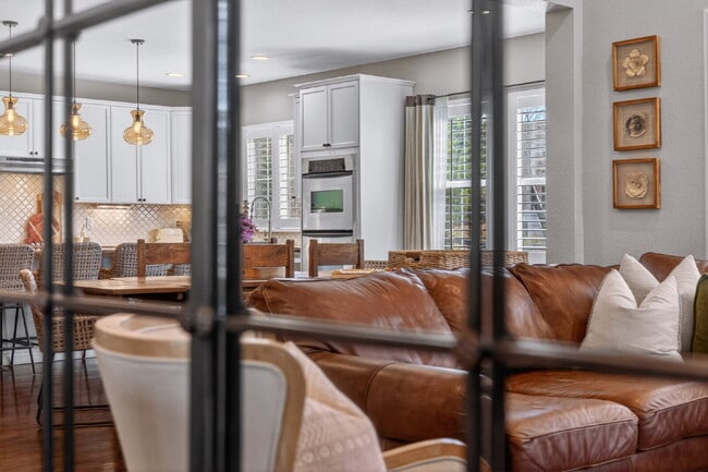 Building Photo - "Spacious 5-Bedroom Retreat on South Quantock Way - Perfectly Designed for Comfort and Style!"  A...