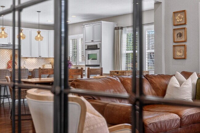 Building Photo - "Spacious 5-Bedroom Retreat on South Quantock Way - Perfectly Designed for Comfort and Style!"
