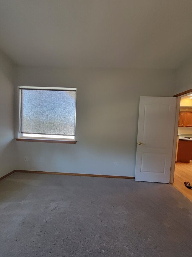 Building Photo - 100 Sapphire Pl