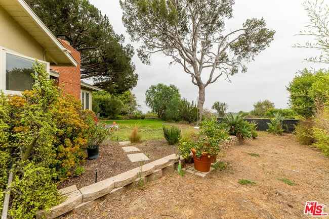 Building Photo - 28952 Selfridge Dr