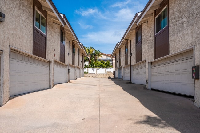 Building Photo - 2402 Aviation Blvd