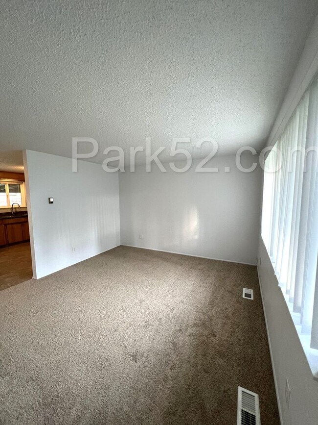 Building Photo - Spanaway Area 3 Bedroom Rambler