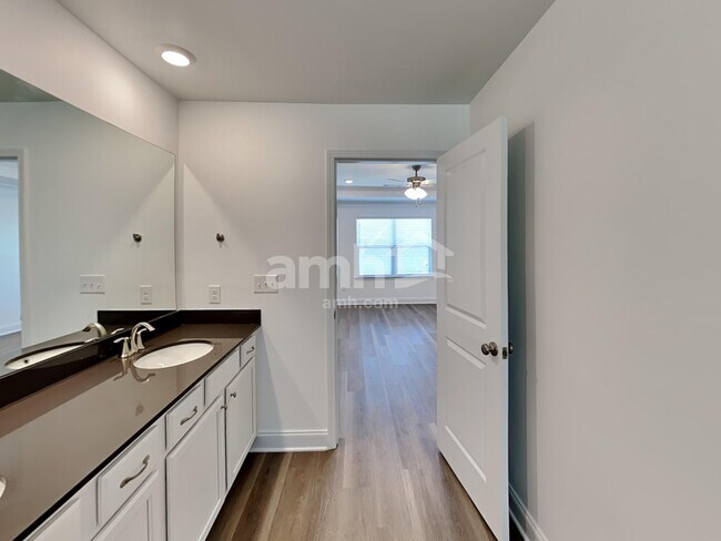 Building Photo - 201 Marin Dr