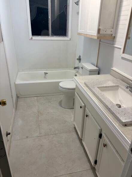 Building Photo - 1112 Sweet Briar St