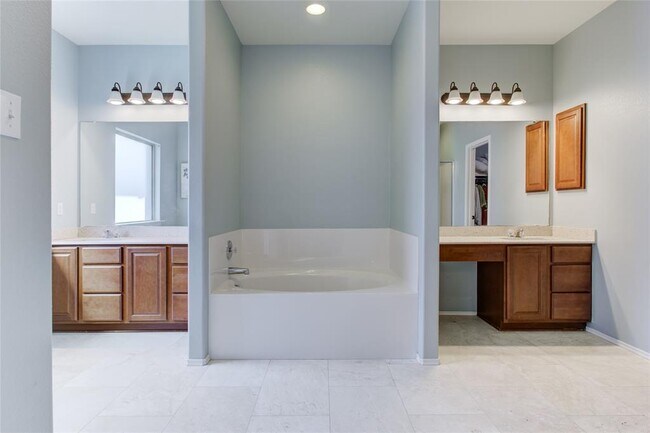 Building Photo - 920 Autumn Sage Way