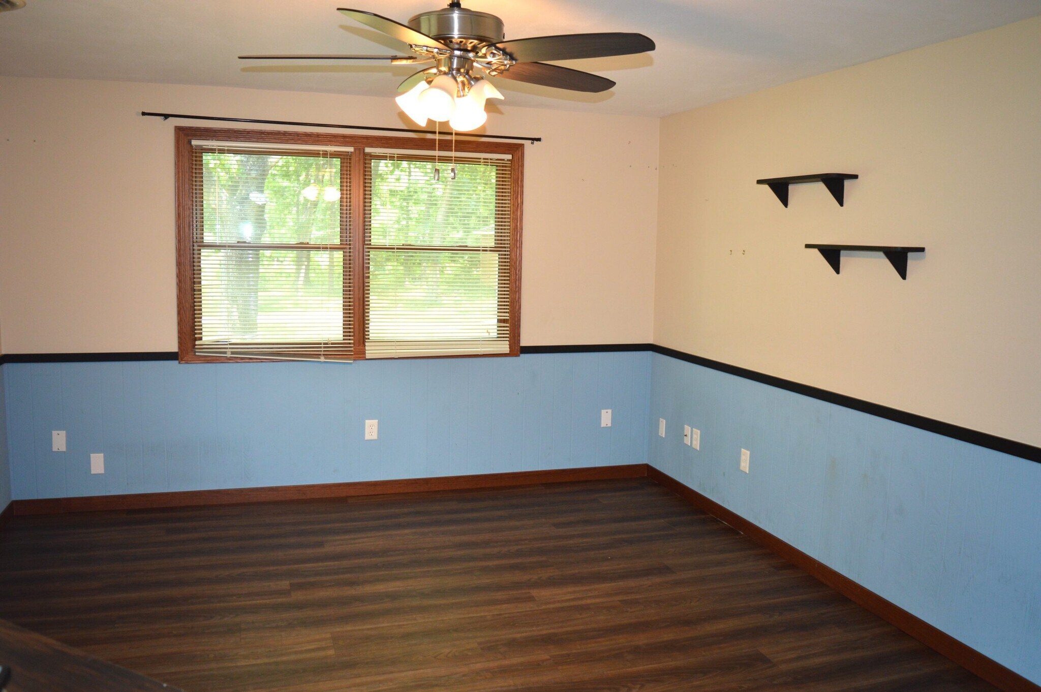 Building Photo - 1870 Sand Ridge Ct