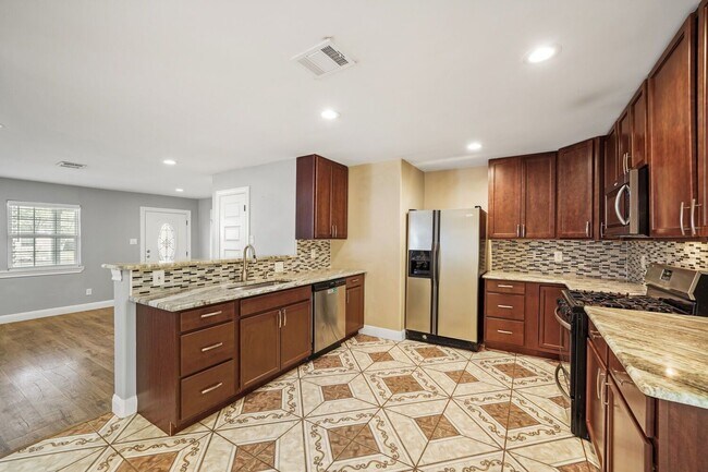 Building Photo - 5001 Canella Dr