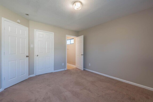 Building Photo - 10233 Azalea Village Dr