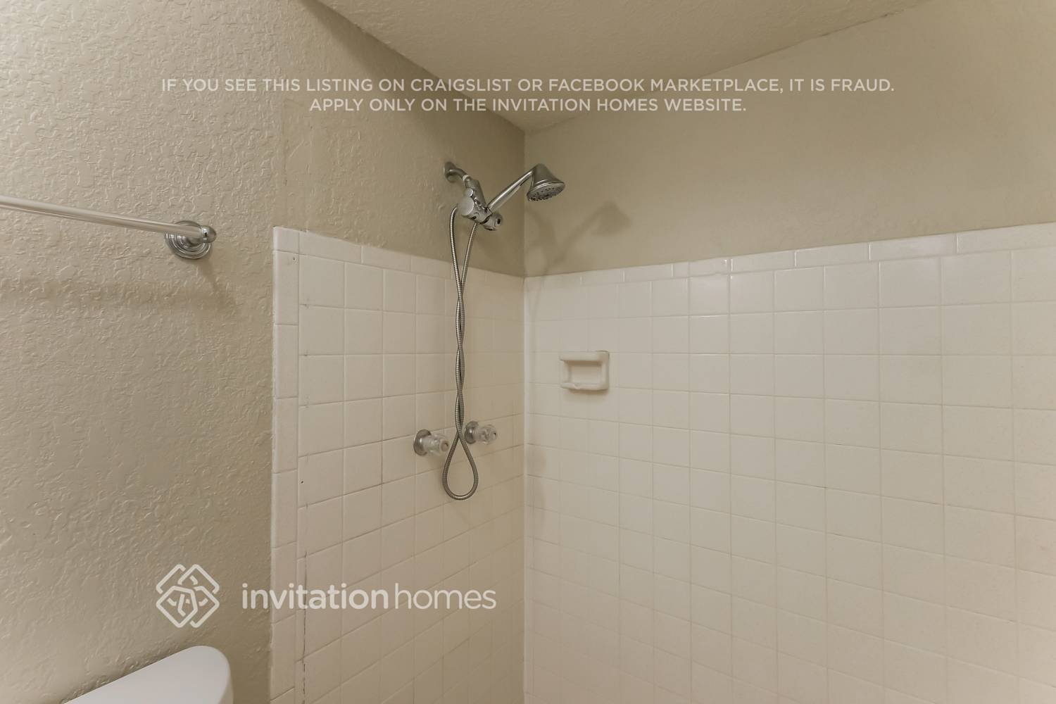 Building Photo - 8744 Southampton Dr