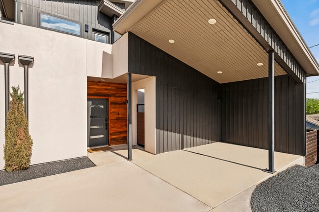 Building Photo - 4400 Mt Vernon Dr