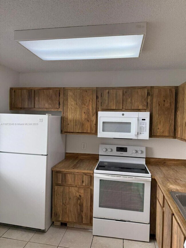 Primary Photo - 8600 N Sherman Cir