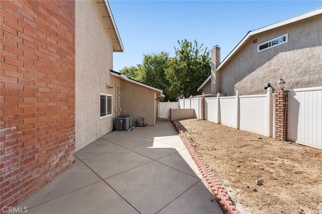 Building Photo - 27045 Esward Dr