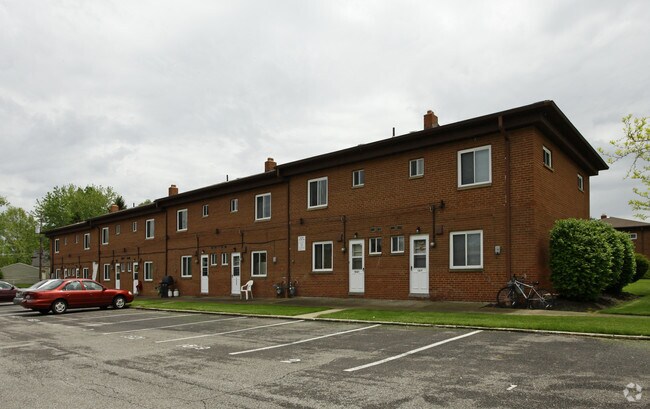 Building - Wickliffe Manor