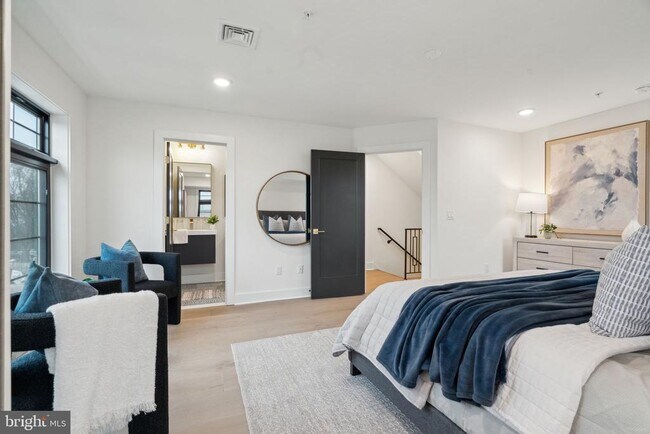 Building Photo - 7519 Ridge Ave