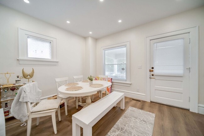 Building Photo - Massive 10 Bedroom Newly Renovated House P...