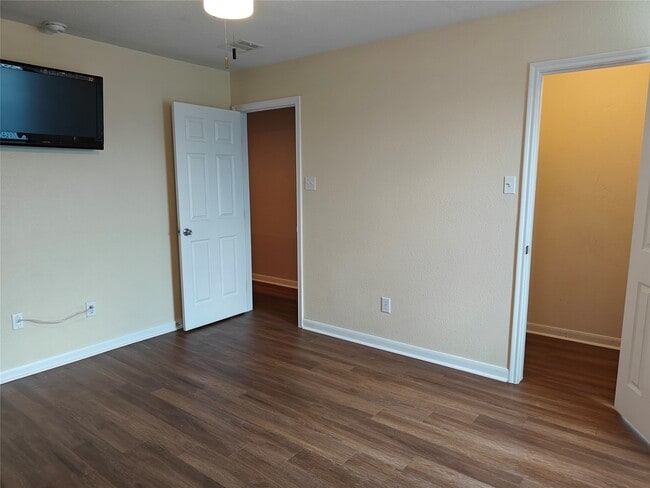 Building Photo - 7915 Moss Springs Ct