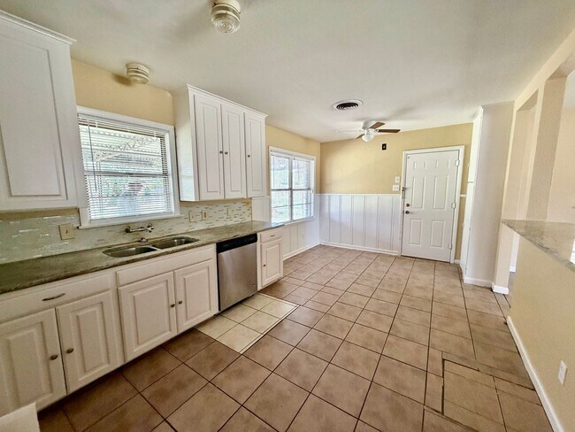 Building Photo - Move-In Ready in Shreveport - Anderson Island Subdivision - 3 br 1.5 ba home for lease