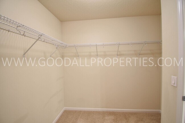 Building Photo - 9135 Coneflower Dr
