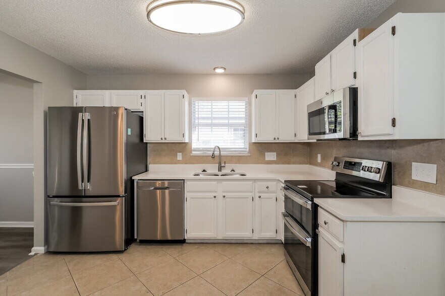 Building Photo - 3547 Barbizon Ct