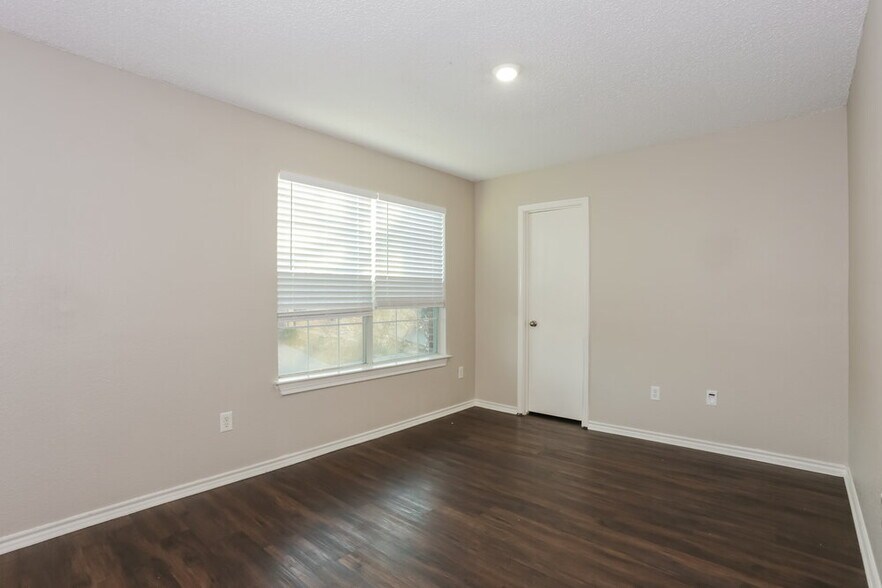 Building Photo - 9936 Sparrow Hawk Ln