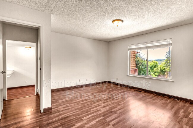 Building Photo - 1446 Skyview Dr