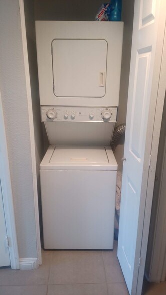 washer/dryer - 7200 Pirates Cove Rd