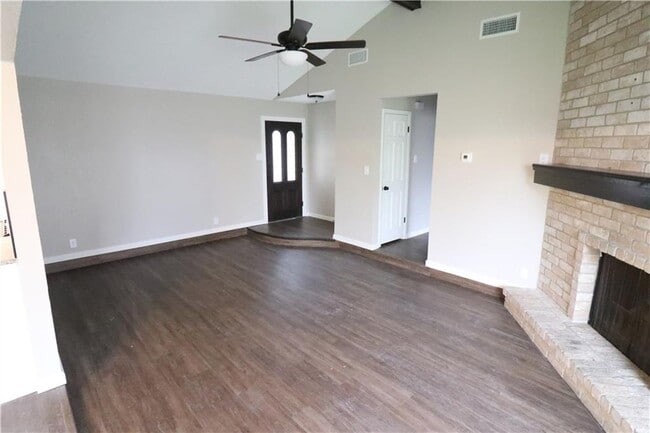 Building Photo - 5813 Crest Willow Dr