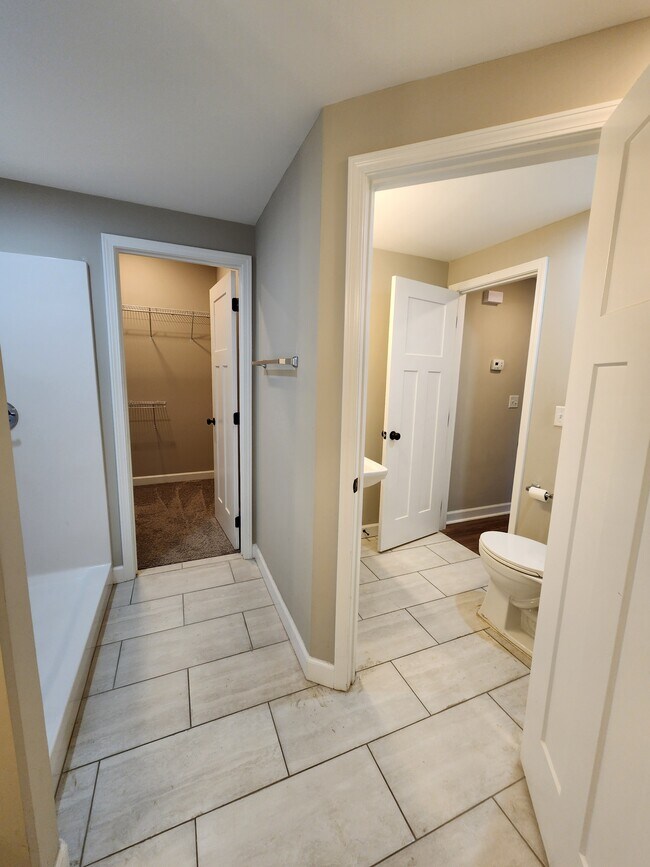 Building Photo - 1405 Brk Hl Dr