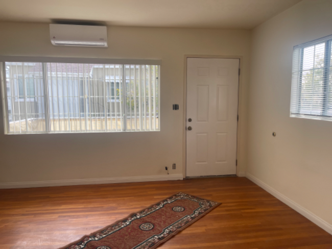 Building Photo - 717 W Glenoaks Blvd