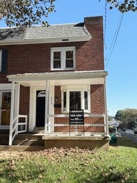 Building Photo - 2 Bedroom Semi-Detached Townhome