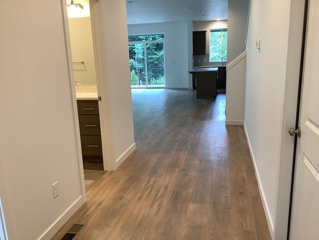 Building Photo - 4-Bedroom 3-Bathroom Townhouse style home