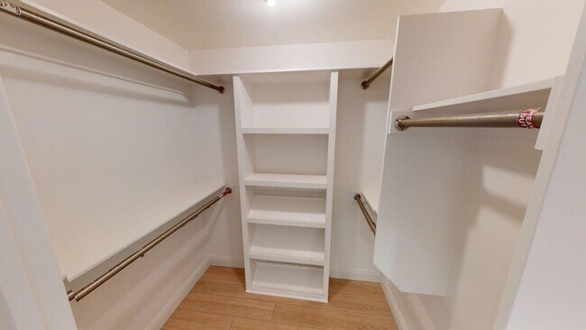 Building Photo - Upgraded 2bd/2Ba Mariana District Condo - Pet Friendly!