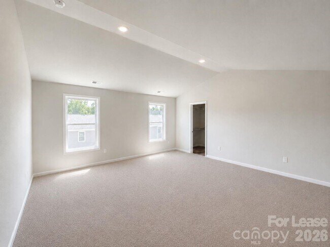 Building Photo - 5044 Wolfridge Ave