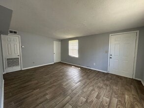 Building Photo - Phyllis Street Duplexes