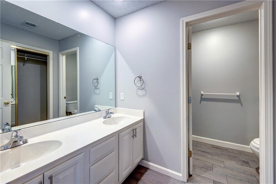 Building Photo - 9206 Boehm Dr