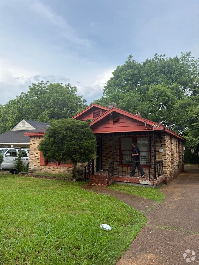 Building Photo - 1584 Carpenter St