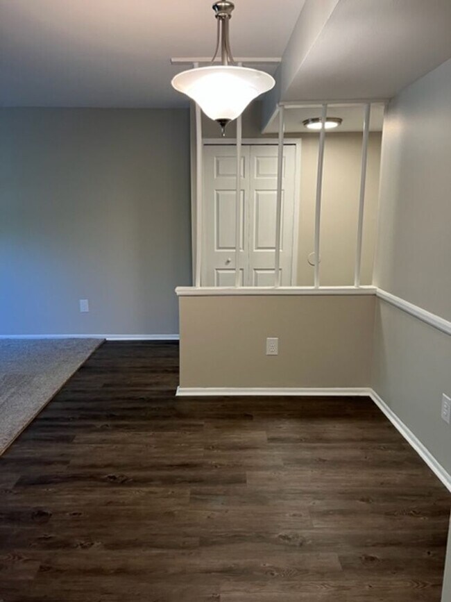 Building Photo - Charming, 2 bedroom/1 bath near Downtown Rochester!