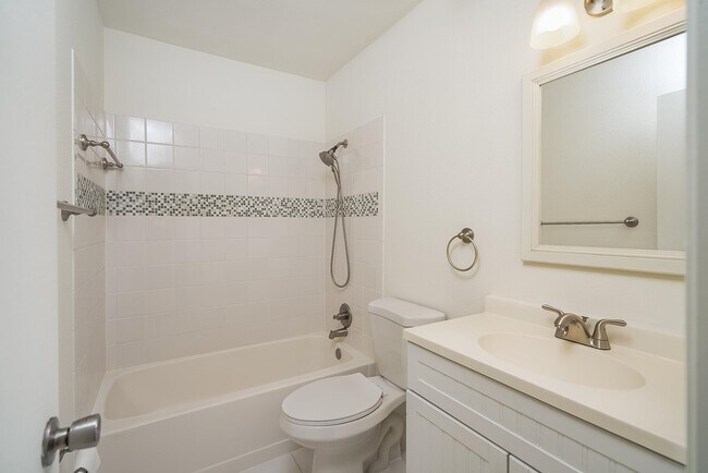 Building Photo - 1040 Dorado Dr