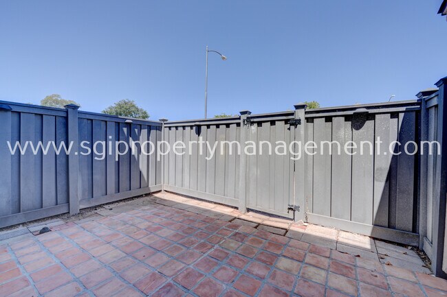 Building Photo - 18604 N 33rd Dr