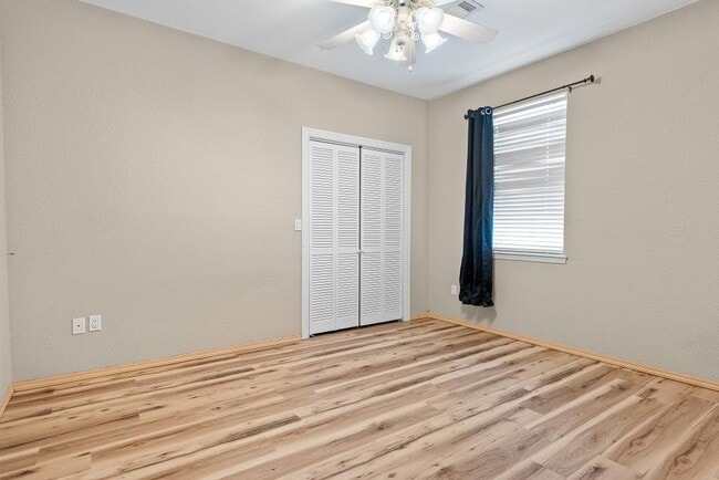 Building Photo - 1717 Red Oak Dr