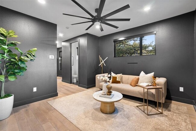 Building Photo - 2209 Rae Dell Ave