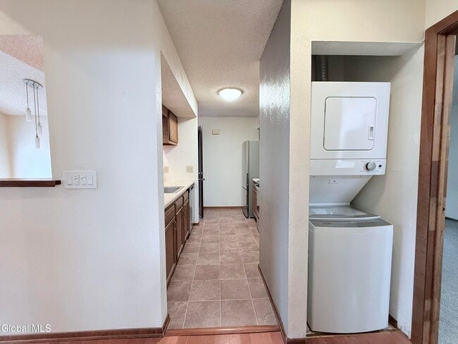 Building Photo - 208 Yorktown Dr