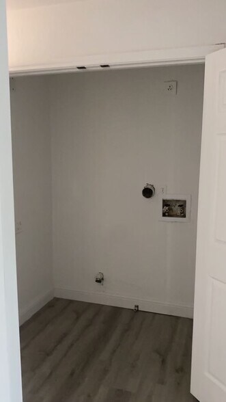 Laundry Room - 4806 Bedford Ave