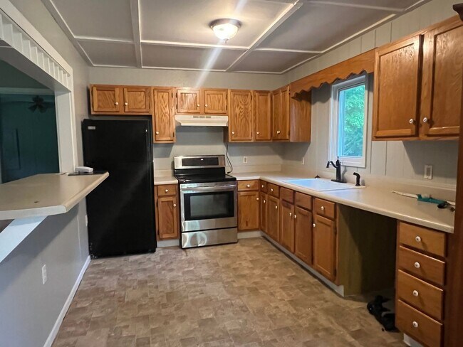 Building Photo - 1 BED 1 BATH PRIVATE RETREAT!