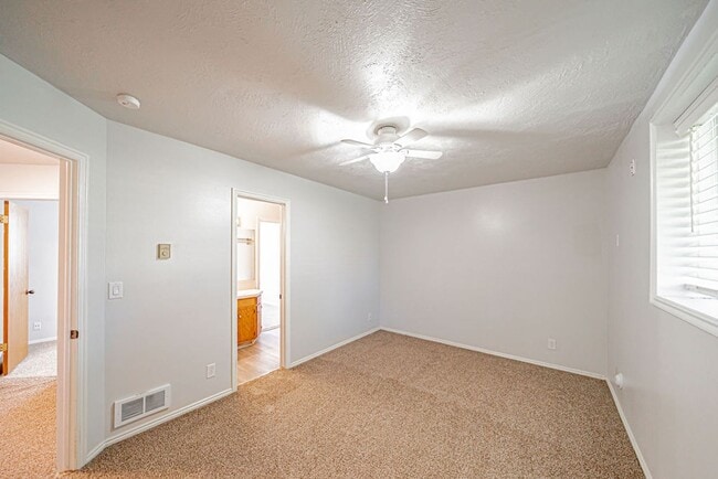 Building Photo - 602 John Adams Ct