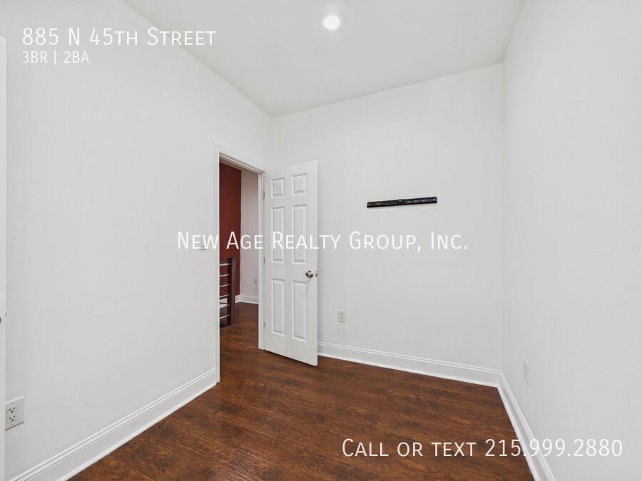 Building Photo - 885 N 45th St