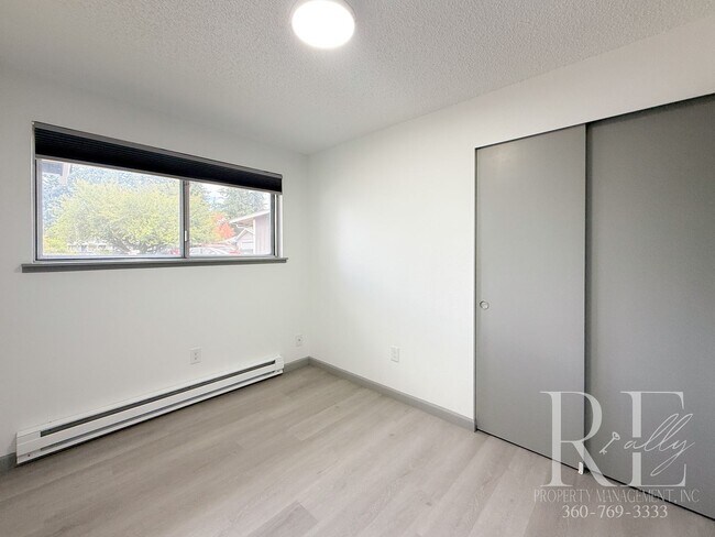 Building Photo - Bright 3BR Home on Amelia Ct | LVP Floors,...