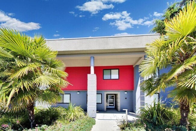 Building Photo - 1662 Hollenbeck Ave
