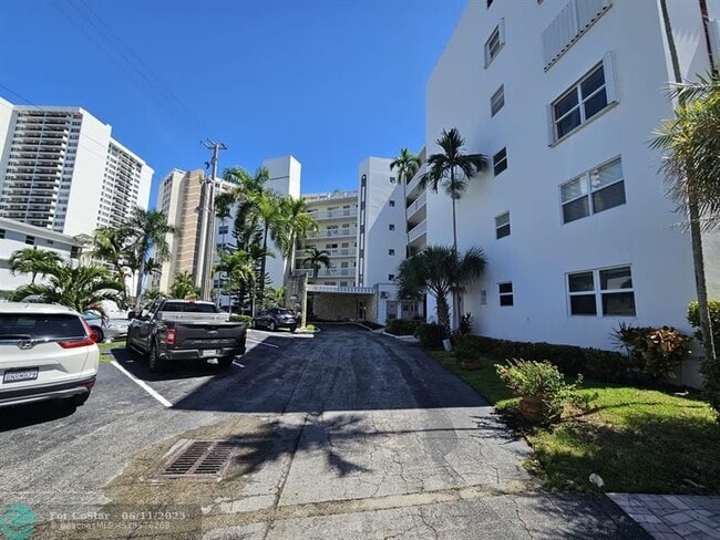 Building Photo - 3199 S Ocean Dr